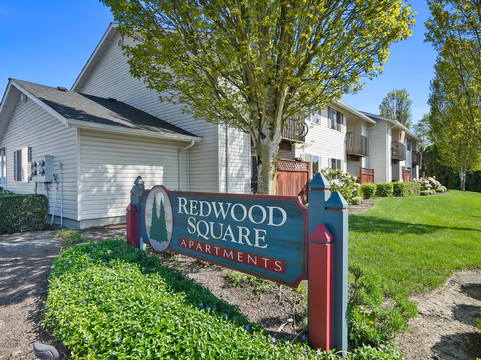 Redwood Square Apartments — Photo 1