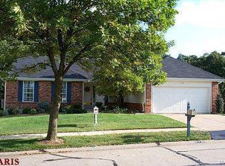 770 Strafford Ridge Dr, Ballwin, MO 63021