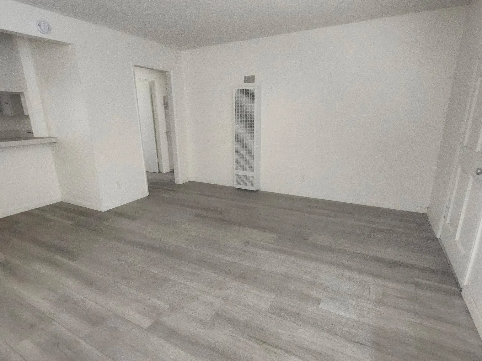 2 bed, 950 sqft, $2,050 — Photo 3
