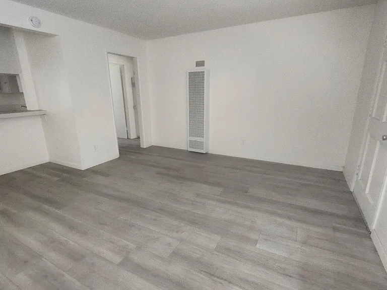 LINING ROOM