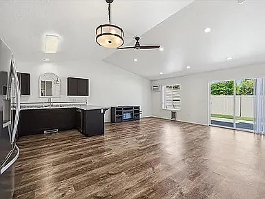 3 bed, 1350 sqft, $2,250 — Photo 4