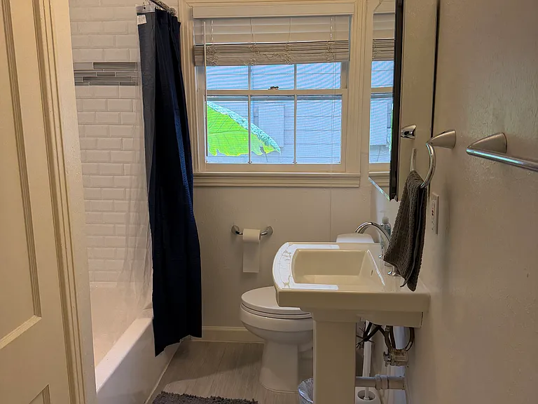 3439 Wentworth St #A6 — Photo 11