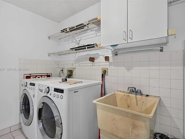 587 NW 38th Ave — Photo 28