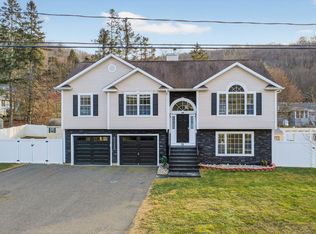 28 Margaret Circle, Naugatuck, CT 06770