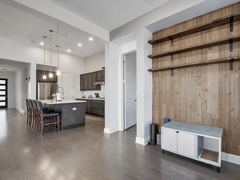 Side room + Kitchen