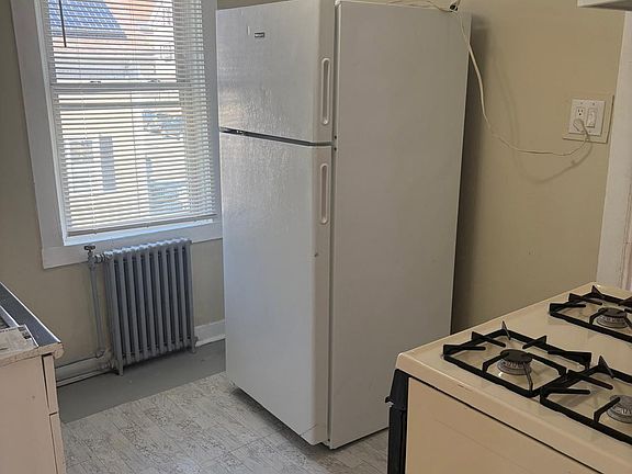 3rd image of 609 Cherry St #F