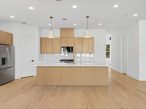 1103 E 37th St, Houston, TX 77022