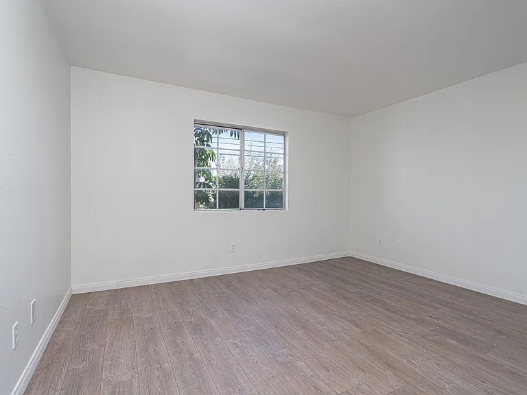 789 W 18th St #1A — Photo 29