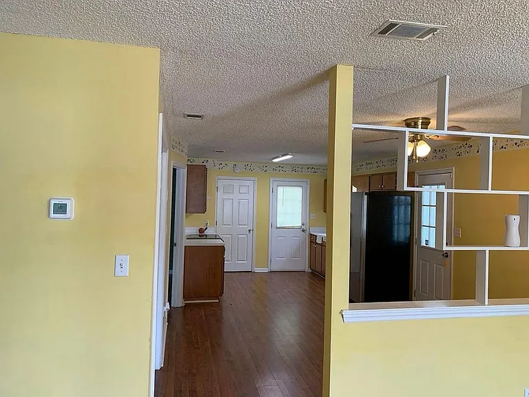 1739 Largo Cir — Photo 7