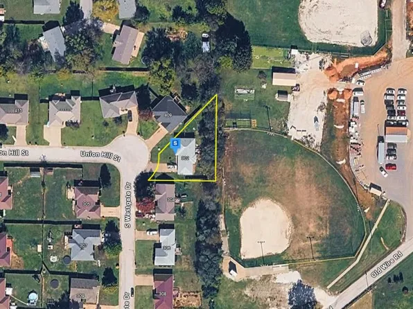 302 S Westgate Dr, Clever, MO 65631