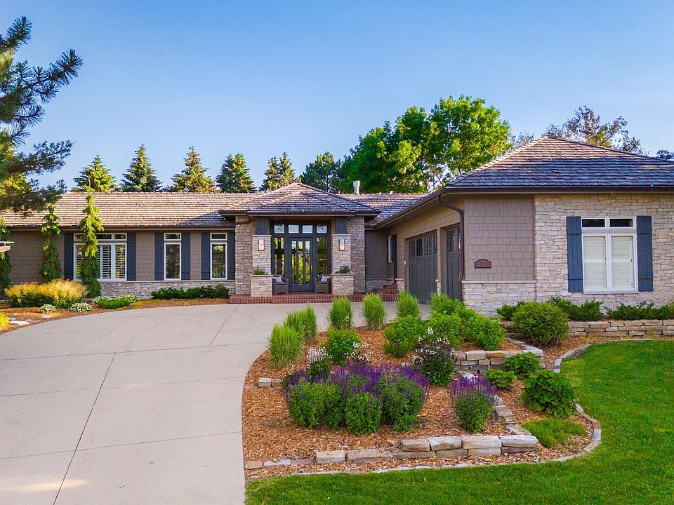1st image of 301 E Pennbrook Cir
