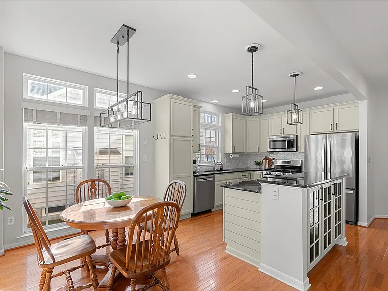 301 Adelaide Dr — Photo 19