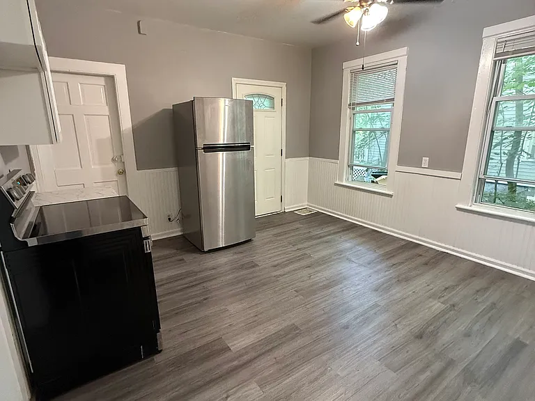 64 Vine St #1 — Photo 1