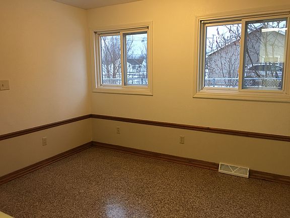Large Eat-In Style Kitchen!