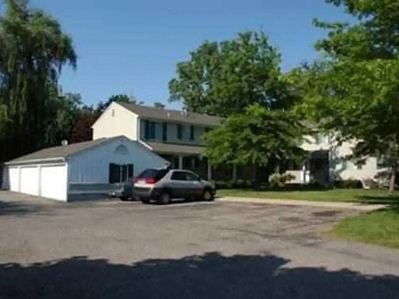 3rd image of 1816 Peppertree Ln #1816