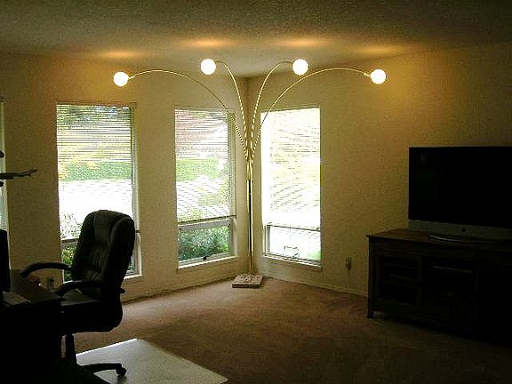 5th image of 120 Carmelita Ct