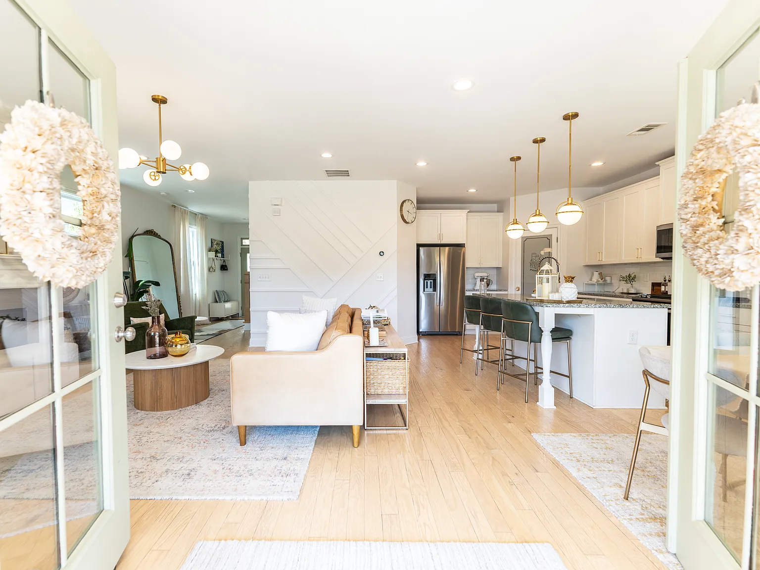 4 bed, 3.5 bath, 2450 sqft, $3,750 — Photo 4