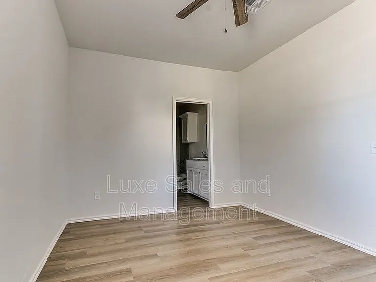 10530 Utica Dr — Photo 26