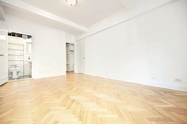 Rented by Urbane Brokerage | media 25