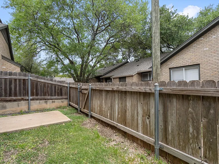 1015 E Yager Ln #79 — Photo 23