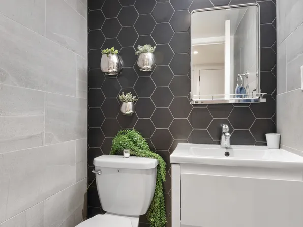 667 Putnam Avenue image 9 of 10