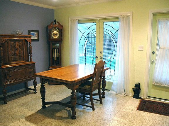 4th image of 2155 Blossom Way S
