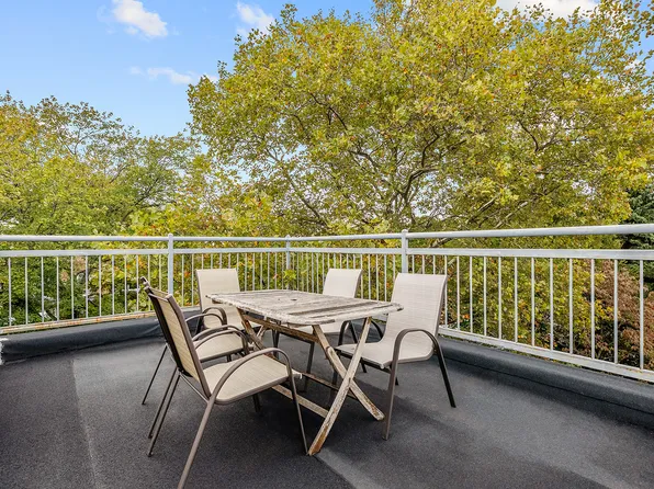 138 Seeley Street image 7 of 8