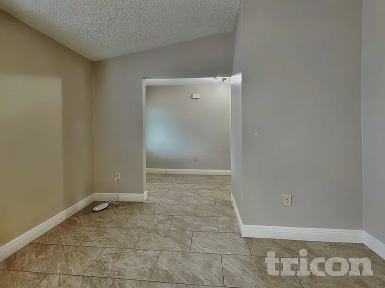 488 Northview St — Photo 2