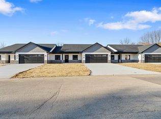 412 Tyler St SE, Cascade, IA 52033