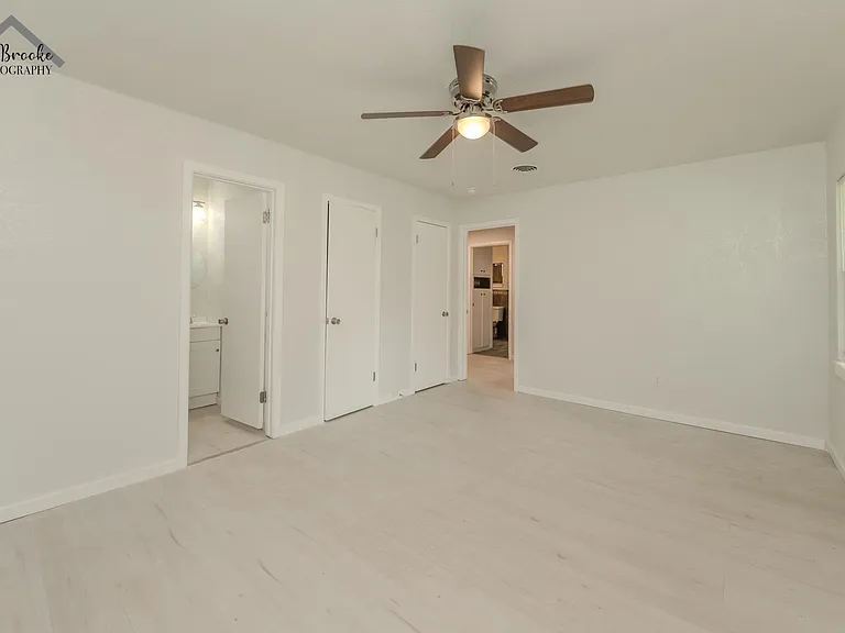 4505 University Ave — Photo 24