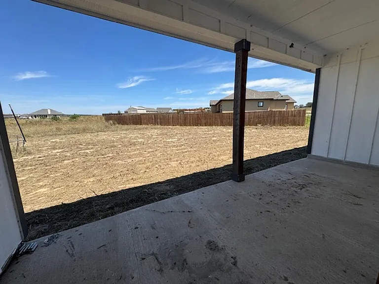 202 Colonial — Photo 18
