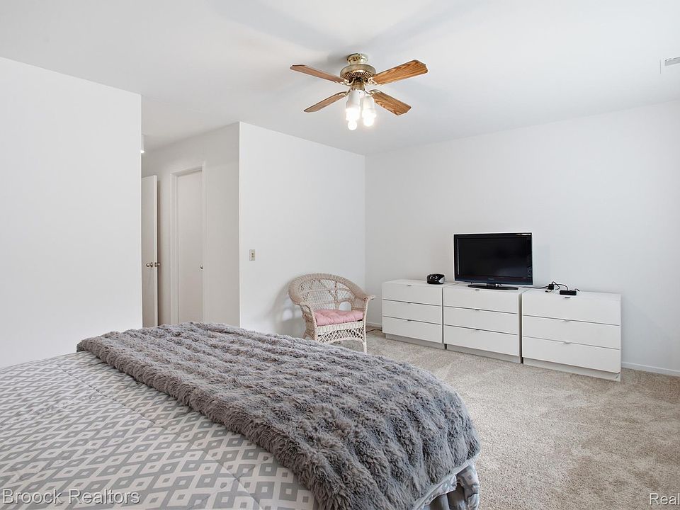 6580 Ridgefield Cir Apt 203, photo 23