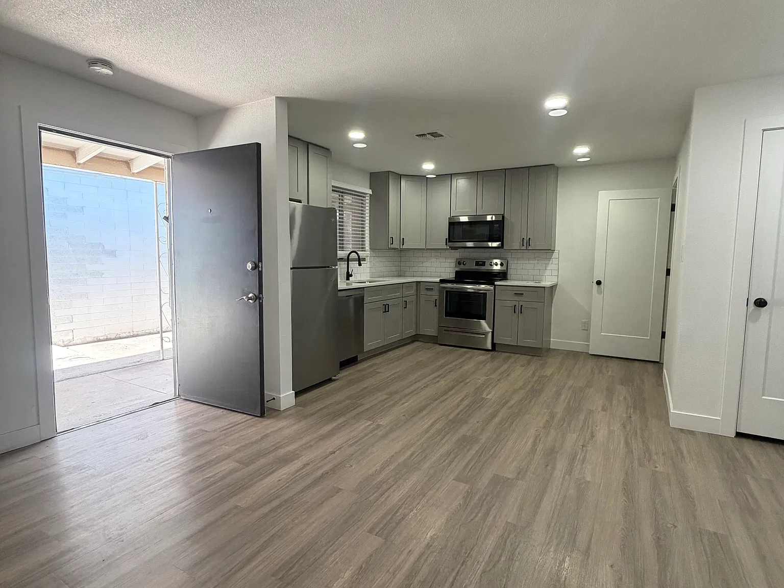 2 bed, 850 sqft, $1,450 — Photo 4