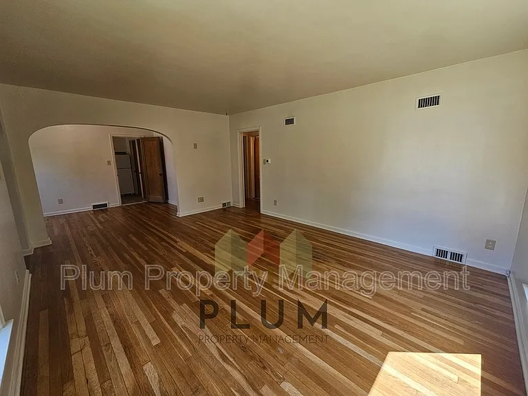 407 S 5th St E — Photo 16