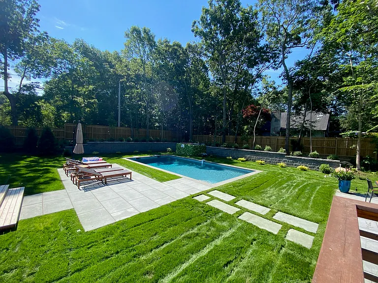 36 Crystal Dr — Photo 1
