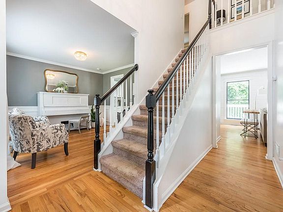 5th image of 3010 Summer Point Dr