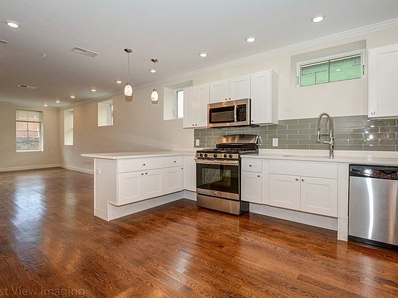 5th image of 2747 Washington St #1