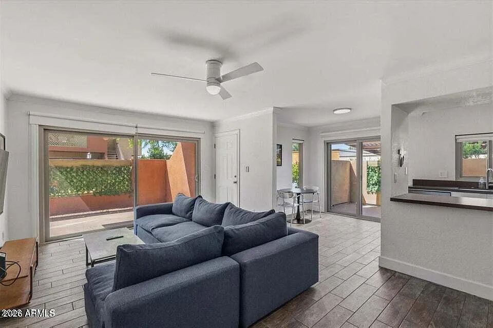 1 bed, 1.0 bath, 725 sqft, $2,000 — Photo 1