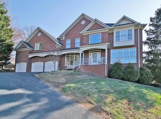1531 Strawberry Mountain Dr, Roanoke, VA 24018