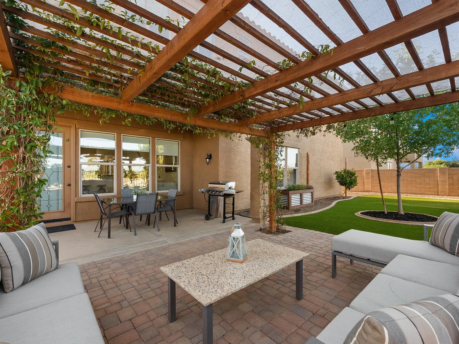 4 bed, 3.5 bath, 3592 sqft, $4,900 — Photo 2