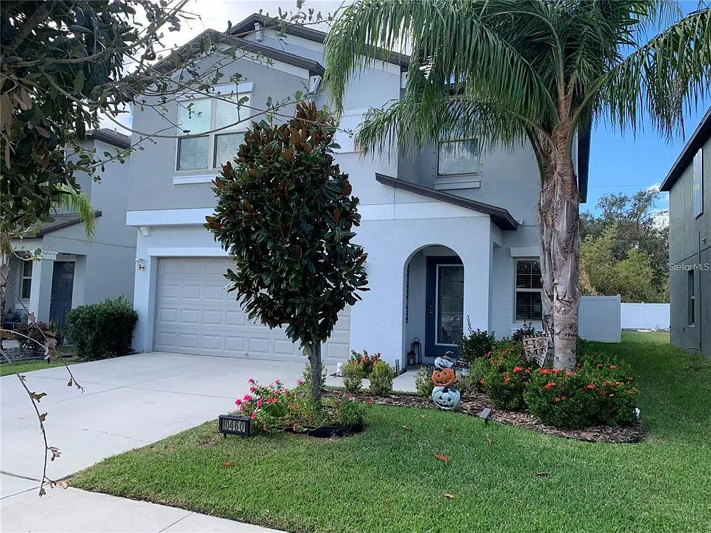 5 bed, 2.5 bath, 2215 sqft, $2,550 — Photo 1