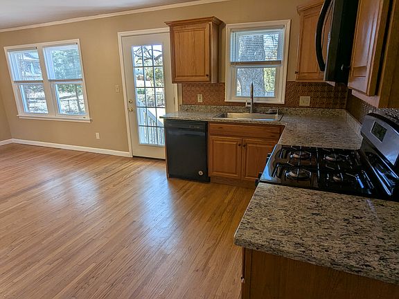 Kitchen & dining room