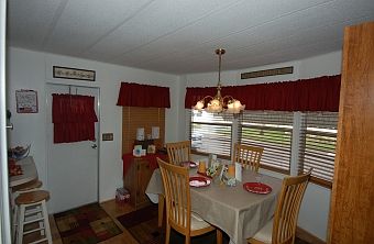3rd image of 560 Blue Bird Ln