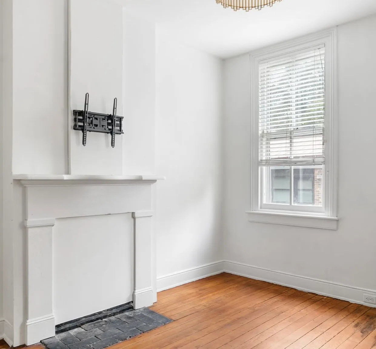 405 N Henry St — Photo 3