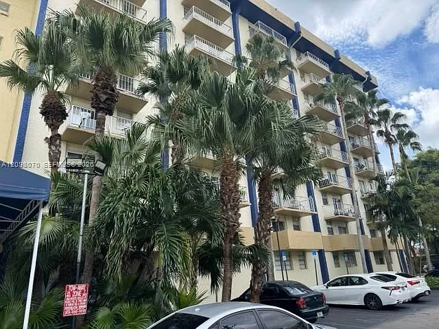 Yolanda Villas Condo — Photo 2