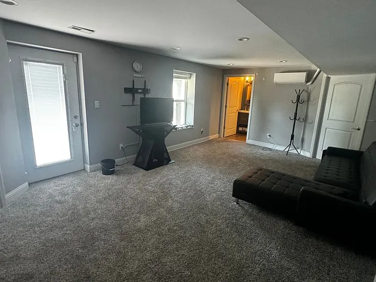 3911 Lonsdale St — Photo 15