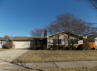 207 Larchwood Ln, North Aurora, IL 60542