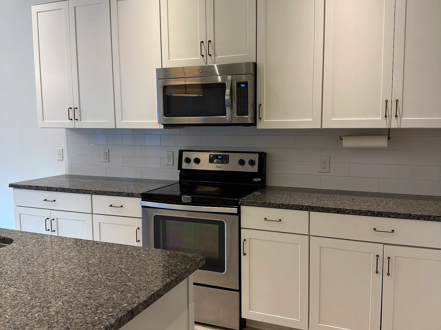 3 bed, 2.5 bath, 1901 sqft, $3,190 — Photo 4