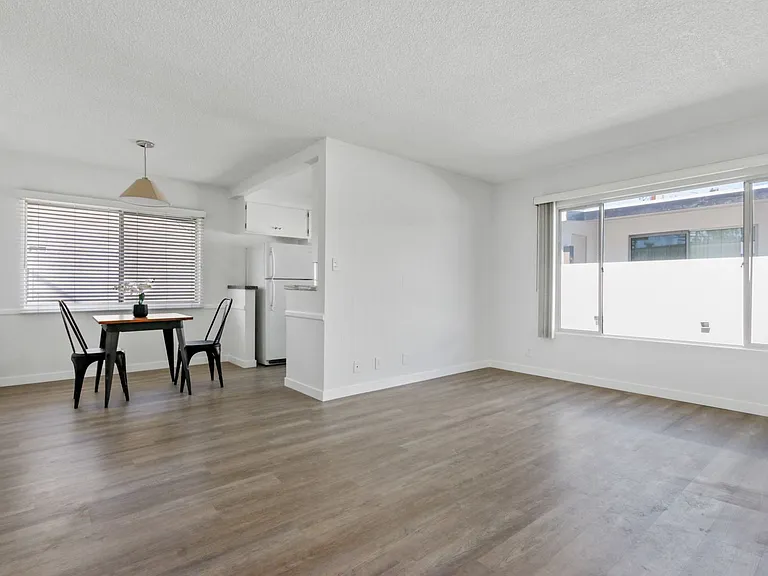 11615 Darlington, Prime Brentwood, Steps to San Vicente — Photo 6