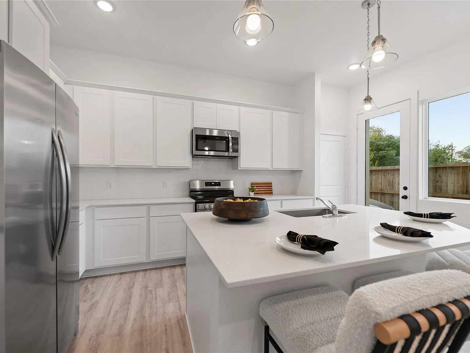 3 bed, 2.5 bath, 1390 sqft, $1,950 — Photo 4